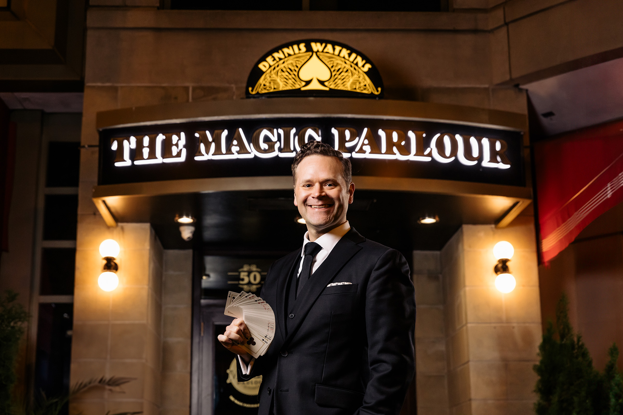 https://www.themagicparlourchicago.com/sites/default/files/images/dennis-watkins-magic-parlour-1.jpg